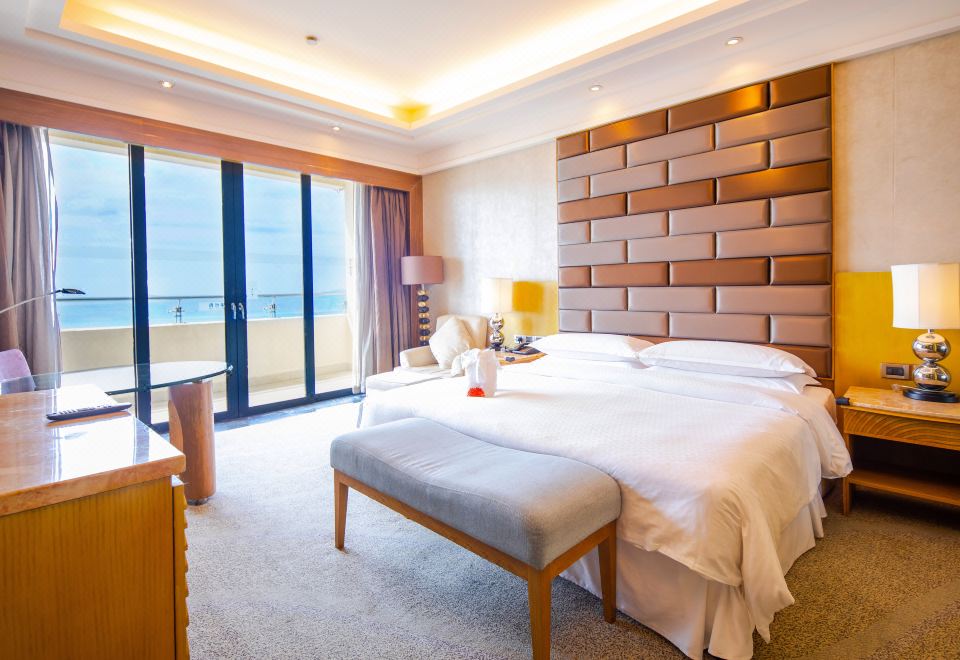 싼야 포 포인츠 호텔 주변 해변 풍경 이미지