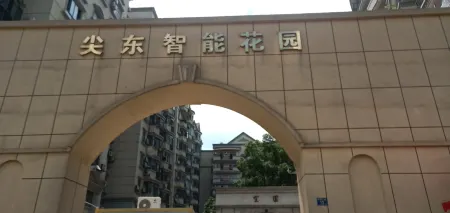 X9 E-sports Cinema Hotel (Guanggu Plaza) Отели рядом с достопримечательностью «Wuhan Polytechnic Architectural Engineering College»