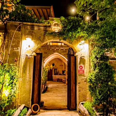 Aren Cave Hotel and Art Gallery