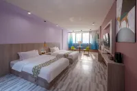 Dongyijing Hotel (Guiping Xishan Pedestrian Street)