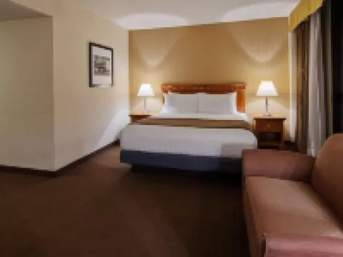 Best Western Plus Bayside Inn Hotels near Santa Fe Depot