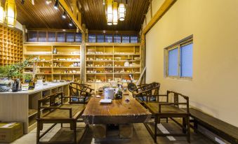 A homestay which embrace the mountains in jingdezhen
