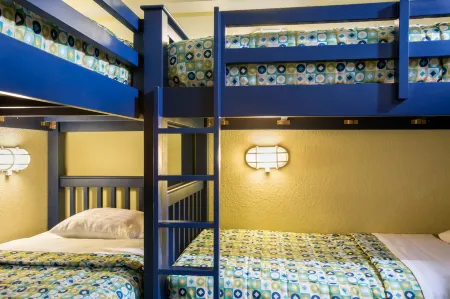 Holiday Inn Resort Orlando - Lake Buena Vista Отели рядом с достопримечательностью «Бейзилика оф Нешнел Шрайн оф Мэри, Квин оф Юниверс»