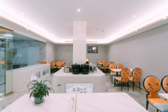 Qingmu Platinum Hotel (Ma on Shan Hexian Fucheng Garden Store)