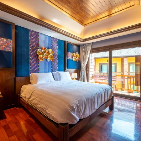 At Gate Thaphae Hotel Отели рядом с достопримечательностью «Ворота Тхапе»