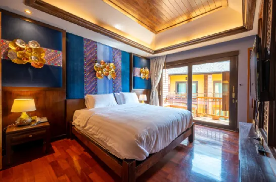 At Gate Thaphae Hotel Отели в г. Чиангмай