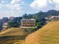 霞梯瑞景民宿（龍脊金坑大瑤寨梯田觀景台店） 布尼梯田加烏瀑布景區附近的飯店