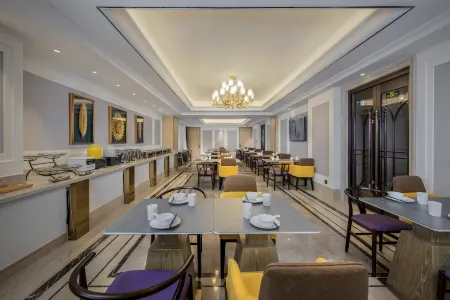 Hotel Vienna (5.0 Mount Hua Resort) Отели рядом с достопримечательностью «Hua Hill»