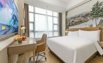 Vienna Hotel (north shore of Huazhou)