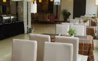 Vienna Classic Hotel (Weining Caohai Exhibition Center) - breakfast