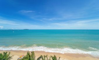 That sea in Sanya The sea infinity pool designer Meisu