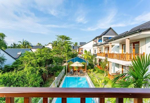 목 람 방갈로 전경