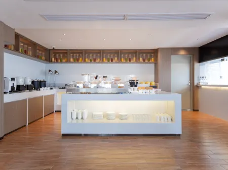 Echarm Hotel (Huangshigang Wanda Plaza) Отели рядом с достопримечательностью «Hubei Normal University»