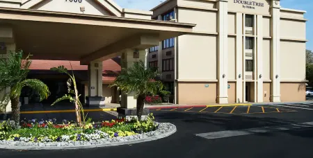 DoubleTree by Hilton Buena Park Отели рядом с достопримечательностью «Jain Centre of Southern California»