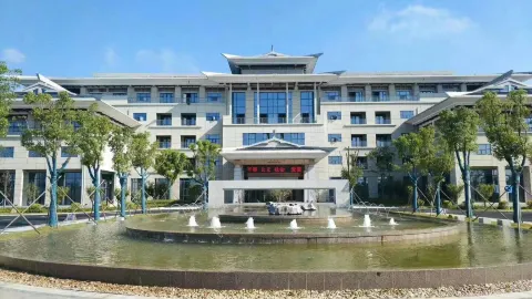Binhu Conference Center in Шеян