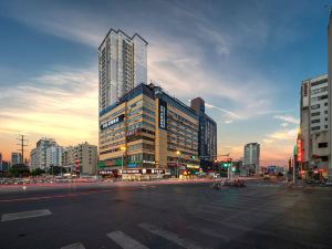 Doman Qingyue Hotel (Nanning Railway Station Mingxiu Road Subway Station)