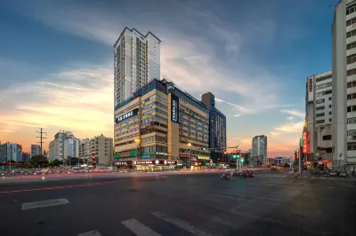 Doman Qingyue Hotel (Nanning Railway Station Mingxiu Road Subway Station)
