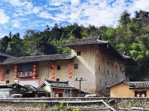 Longyan Yanglin Inn