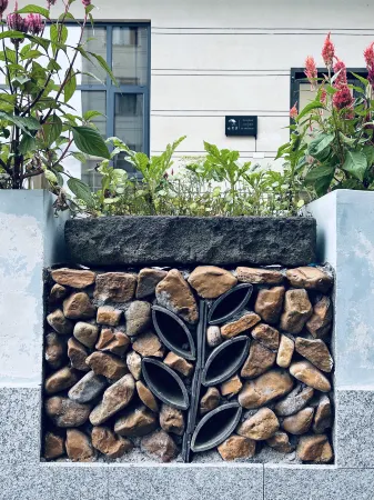 Xinchang Mountain Residence Отели рядом с достопримечательностью «Qianzhang Canyon»