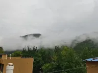 Tanchang.Guan'egou Minghu lnn - Bjergudsigt