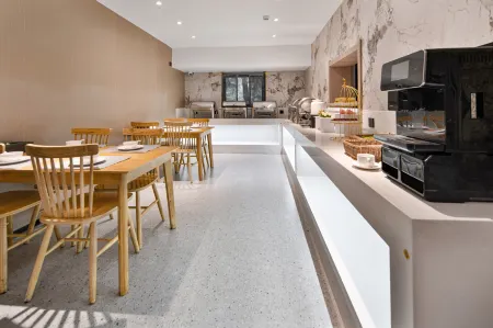 Luoyang Pero Hotel (Mudan Square Wanda Store) Отели рядом с достопримечательностью «Henan University of Science and Technology (Xiyuan Road)»