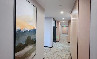 Luoyang Yunji Hotel (High-speed Railway Longmen Station Baolong Plaza)