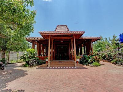 Collection O 93028 Homestay Joglo Ibu