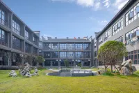 Moshang Light Luxury Hotel (Yushu Sanhuanggong Branch) - parking