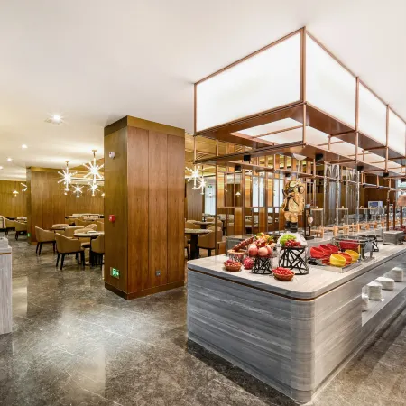 Ramada by Wyndham Qingdao Jiaodong International Airport Отели в г. Цзяочжоу