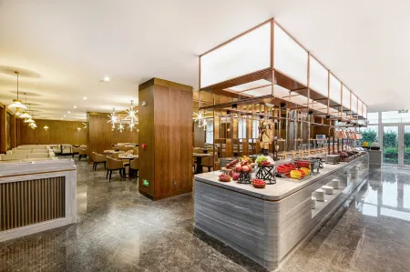 Ramada by Wyndham Qingdao Jiaodong International Airport Отели в г. Цзяочжоу