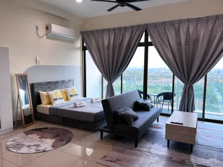 Palazio Studio Mount Austin @ City scape