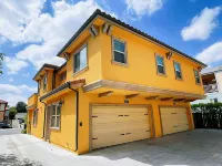 Yellow house -  Ferienhäuser