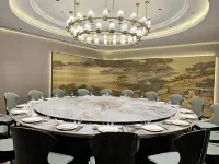 Phoenix Court Hotel (Jingzhou Ancient City Changjiang University) - 4-Star
