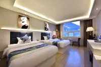 Sky Lan · Mountain View Hotel Отели рядом с достопримечательностью «Пейзаж на лесном участке горы Хуанлун»
