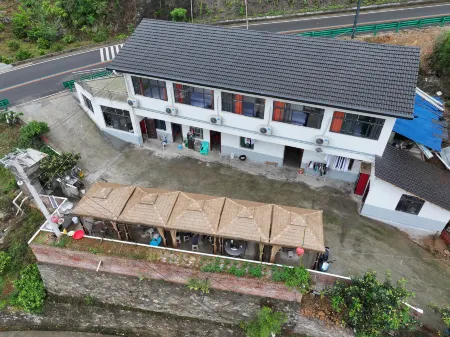 Fengjie County Fengyi Chinese Inn Отели рядом с достопримечательностью «Qutang Gorge»