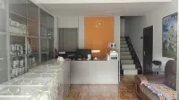 Red hotel villa - Airport Shuttle