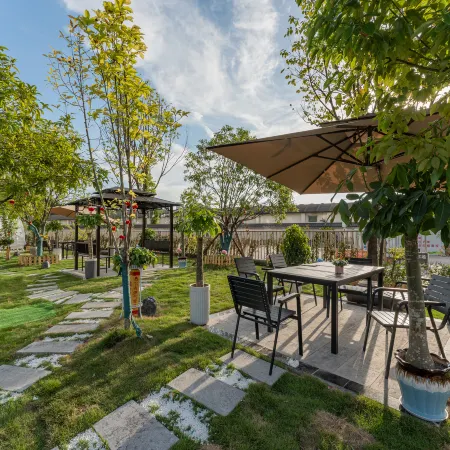 Ease Hotel · Zhi (Yichang Huoche Dongzhan )