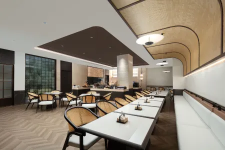 Quanzhou Shishi Dehui Plaza Atour Hotel Отели рядом с достопримечательностью «Quanzhou Textile Garment Vocational Institute»