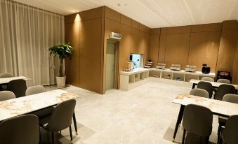 Huachen Zhixuan Hotel