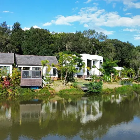 Xishuangbanna Menghai Dream Xiangjia Hot Spring Cloud Villa