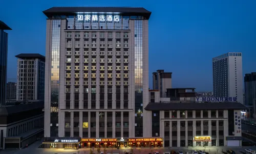 Homeinn Plus Hotel (Aksu Jiefangbei Road Airport)