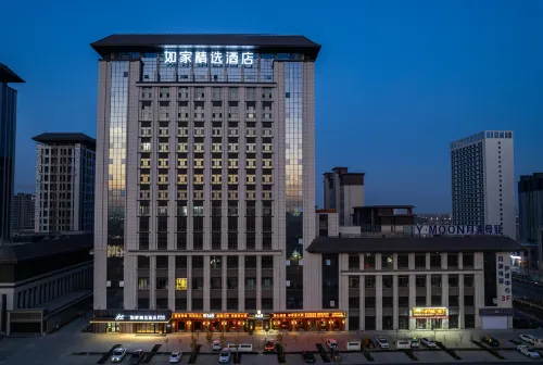 Homeinn Plus Hotel (Aksu Jiefangbei Road Airport)