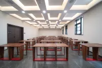 Xiao · ISVARA Designer Hotel (Huaihe Road Pedestrian Street)