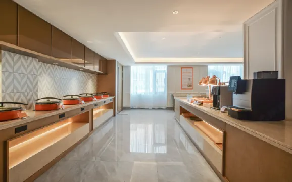 Vienna Hotel (Hangzhou Tonglu Fuchunjiang Branch) Отели рядом с достопримечательностью «Binjiang Ecology Park»