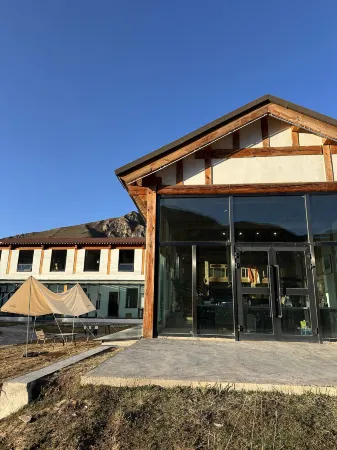 Xiaocha Ranch Camping Homestay Отели в г. Хуанъюань