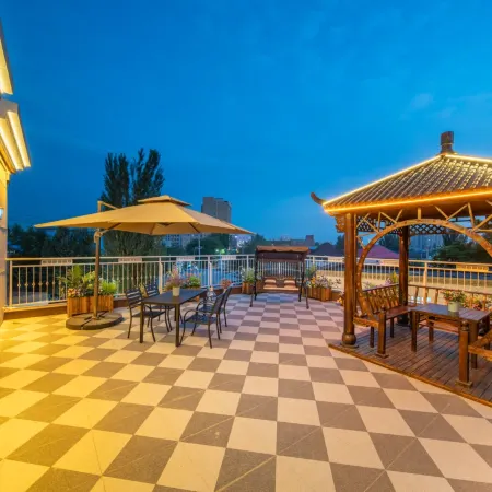 Yining YinSai Courtyard Homestay (Liuxing Street Scenic Area)