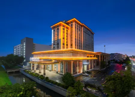 Huawei International Hotel (Dongguan Shijie Purple Sandalwood Museum Branch) Отели рядом с достопримечательностью «Liuhua Park»