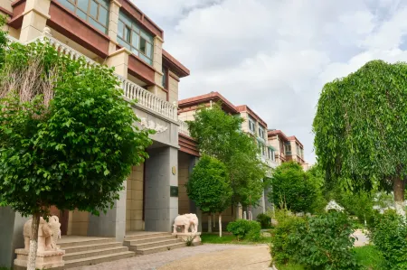 Zixi Heting of Delingha Отели рядом с достопримечательностью «Qinghai Chaidamu Vocational and Technical College»