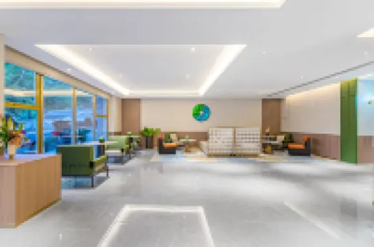 Starway Hotel (Yining Liuxing Street Airport Road)