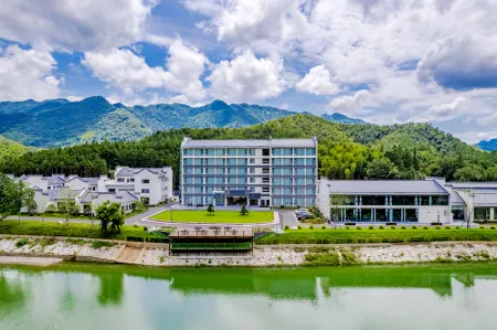Shitai Qingsi Kangyuan Resort Hotel Отели рядом с достопримечательностью «Peng Lai Xian Dong»